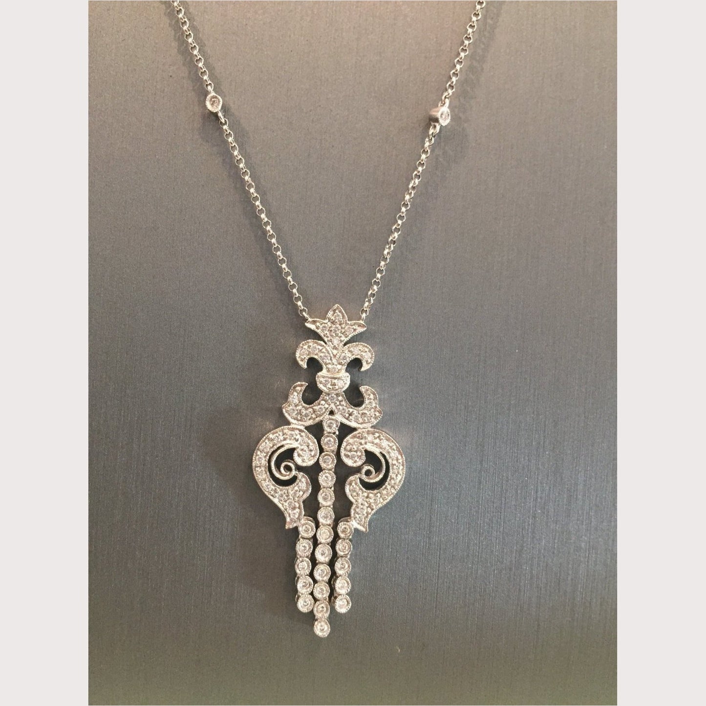 White Gold Diamond Antique Necklace