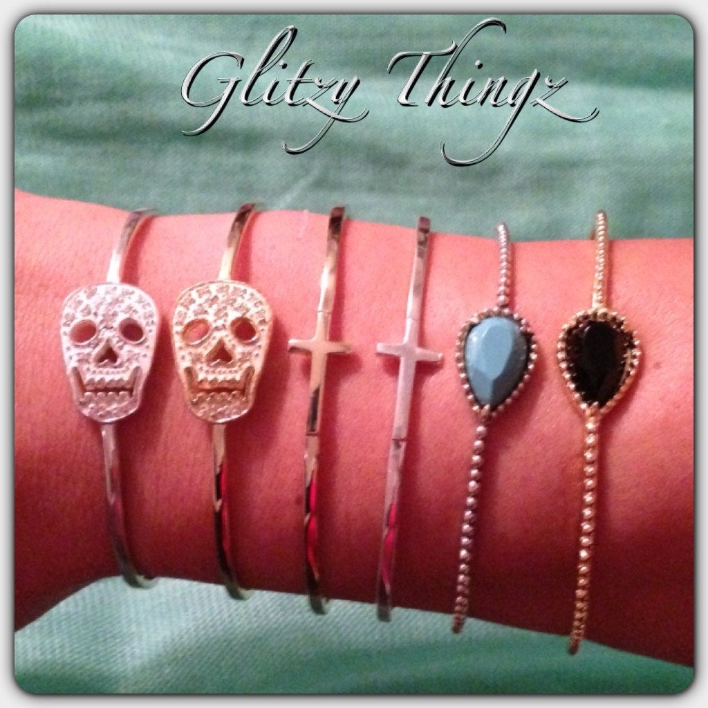 SALE---TearDrop Stone Bangle